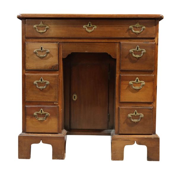 kneehole-desk_21801_main_size3