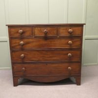 Late 18th Century Mahogany Chest of Drawers This is a wonderful looking piece