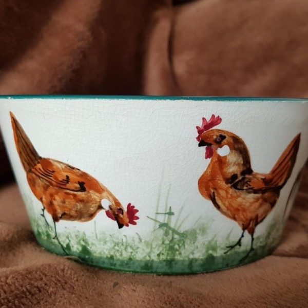 Wemyss ware bowl decorated with brown cockerels and hens