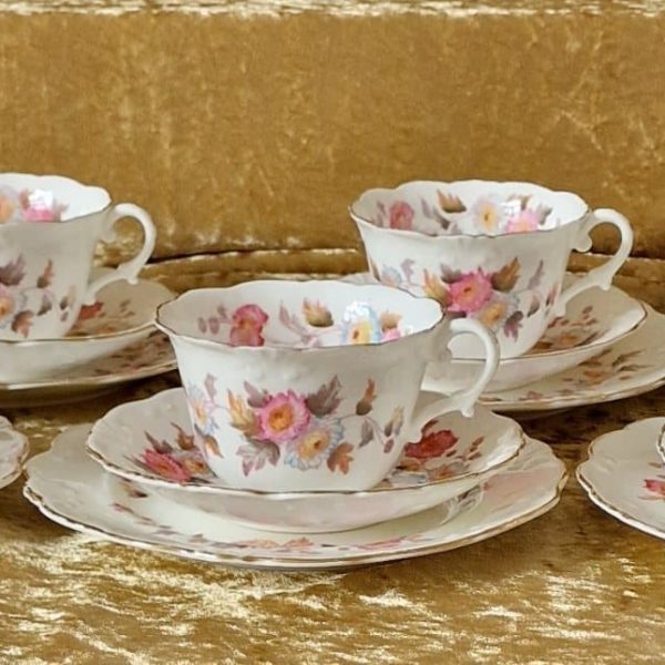 Colingwood Victorian 18 pcs Tea Set, &#8220;Chrysanthemum&#8221; pattern, c.1894