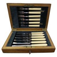 William Hutton %26 Sons Desert Cutlery Canteen