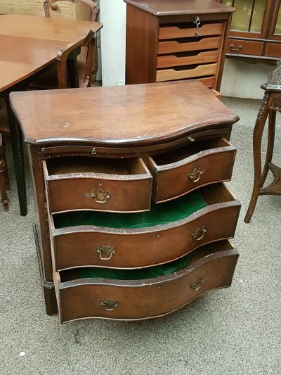 Small Edwardian Serpentine Chest - Image 4