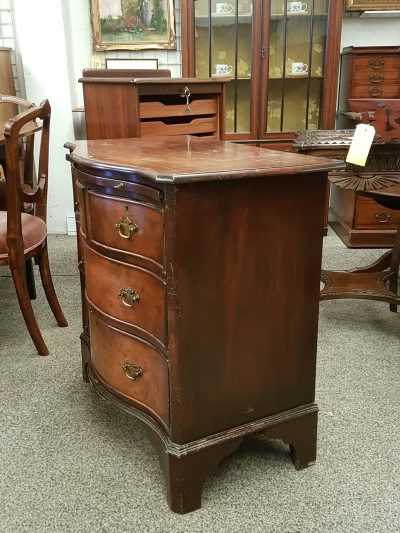 Small Edwardian Serpentine Chest - Image 2