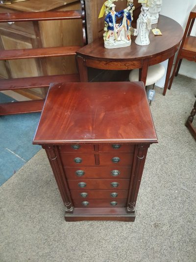 Small Antique Style 1940's Wellington Chest of Drawers - Image 5