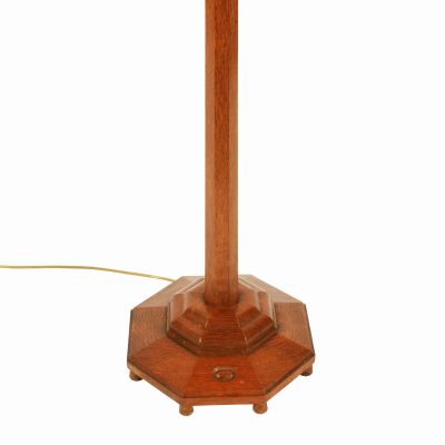 An oak standard lamp by ‘Acornman, Alan Grainger of Brandsby, North Yorkshire’ - Image 5