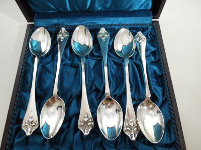 Silver Art Nouveau Teaspoons London 1907 - Image 2