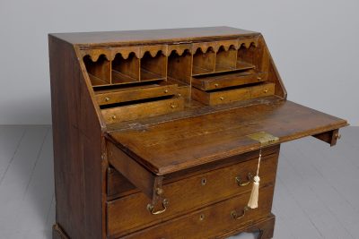 Early George III Oak Bureau - Image 4