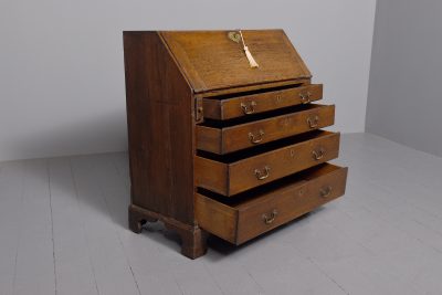 Early George III Oak Bureau - Image 8