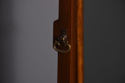 Neat- sized Queen Anne-style mahogany cheval mirror. - Image 6