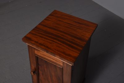 Mid Victorian metronome-shaped bedside locker in figured Spanish mahogany - Image 2