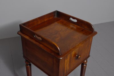 Substantial William 4th quality mahogany bedside locker - Image 3