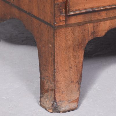 Neat-Sized George III Inlaid Bow-Fronted Mahogany Chest of Drawers - Image 4