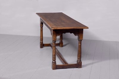 Jacobean oak refectory table with H Stretcher - Image 3