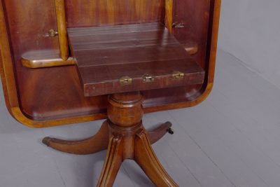 An Early Regency Mahogany Rectangular Breakfast Table - Image 4
