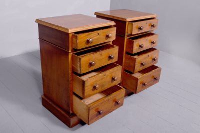 Pair of Mid-Victorian small mahogany chests of drawers/bedside lockers - Image 2