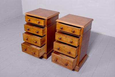 Pair of Mid-Victorian small mahogany chests of drawers/bedside lockers - Image 3
