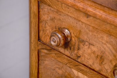 Unusual pair of figured elm Victorian bedside lockers - Image 2