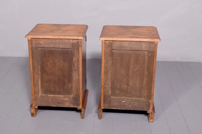 Unusual pair of figured elm Victorian bedside lockers - Image 6