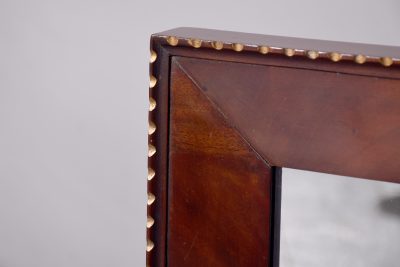 Unusual Victorian wall mirror in a figured mahogany frame with scalloped and gilded decorations - Image 2