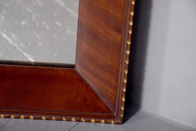 Unusual Victorian wall mirror in a figured mahogany frame with scalloped and gilded decorations - Image 3