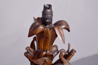 Rare Carved Black Forest limewood table lamp in a naturalistic scene - Image 3