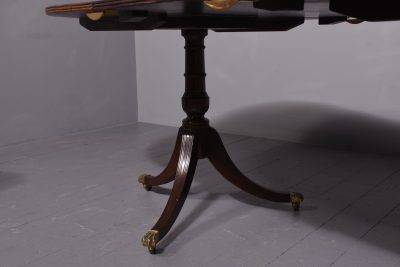 George III style pedestal mahogany dining table with additional leaf - Image 4