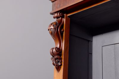 Quality three-section, mid-Victorian mahogany open bookcase - Image 12