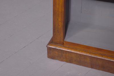 Quality three-section, mid-Victorian mahogany open bookcase - Image 3