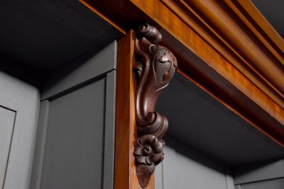 Quality three-section, mid-Victorian mahogany open bookcase - Image 4
