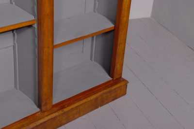 Quality three-section, mid-Victorian mahogany open bookcase - Image 5