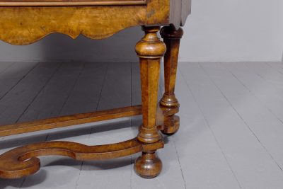 Quality, 19th Century Dutch burr walnut display case/bookcase with canted sides and a lovely colour and patina - Image 5