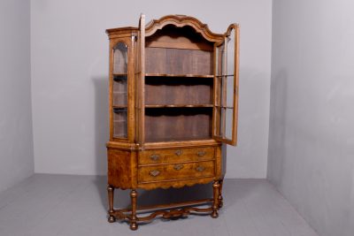 Quality, 19th Century Dutch burr walnut display case/bookcase with canted sides and a lovely colour and patina - Image 9