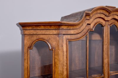 Quality, 19th Century Dutch burr walnut display case/bookcase with canted sides and a lovely colour and patina - Image 12