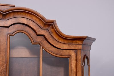 Quality, 19th Century Dutch burr walnut display case/bookcase with canted sides and a lovely colour and patina - Image 14