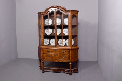 Quality, 19th Century Dutch burr walnut display case/bookcase with canted sides and a lovely colour and patina - Image 16