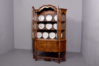Quality, 19th Century Dutch burr walnut display case/bookcase with canted sides and a lovely colour and patina - Image 17
