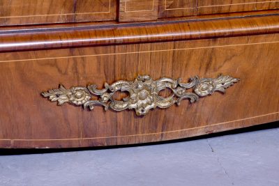 Victorian figured walnut marquetry inlaid two-door glazed cabinet - Image 3