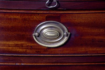 Neat size George 3rd mahogany bow - front chest of drawers with brushing slide and great colour and patina - Image 9