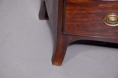 Neat size George 3rd mahogany bow - front chest of drawers with brushing slide and great colour and patina - Image 8