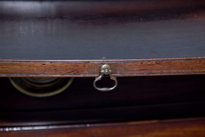 Neat size George 3rd mahogany bow - front chest of drawers with brushing slide and great colour and patina - Image 7