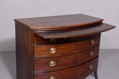 Neat size George 3rd mahogany bow - front chest of drawers with brushing slide and great colour and patina - Image 6