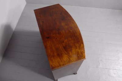 Neat size George 3rd mahogany bow - front chest of drawers with brushing slide and great colour and patina - Image 3