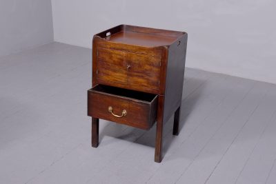 George III tray top mahogany bedside table/commode in excellent condition - Image 3
