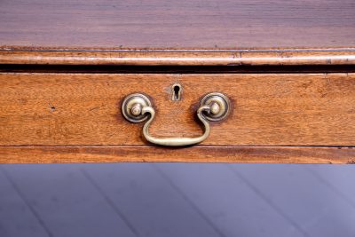 George III mahogany side table with frieze drawer on tapering legs - Image 2