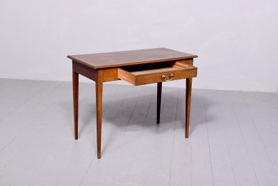 George III mahogany side table with frieze drawer on tapering legs - Image 4