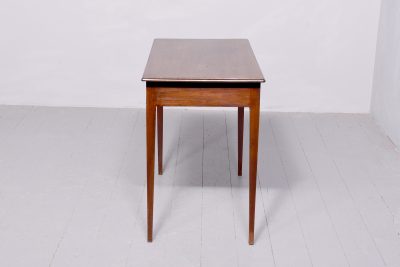 George III mahogany side table with frieze drawer on tapering legs - Image 5