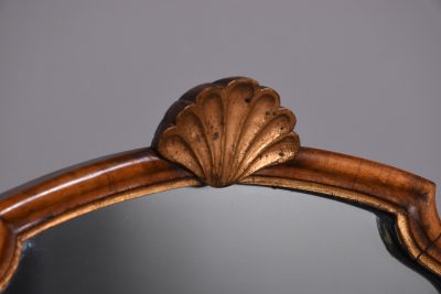 Early Georgian-style figured walnut and gilded triptych dressing mirror - Image 2