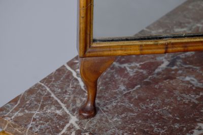 Early Georgian-style figured walnut and gilded triptych dressing mirror - Image 3