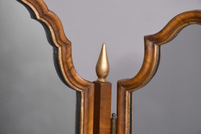 Early Georgian-style figured walnut and gilded triptych dressing mirror - Image 4