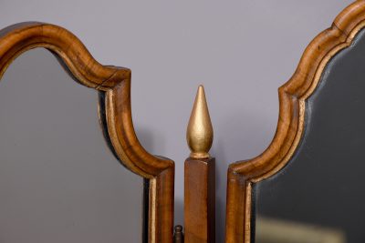 Early Georgian-style figured walnut and gilded triptych dressing mirror - Image 5